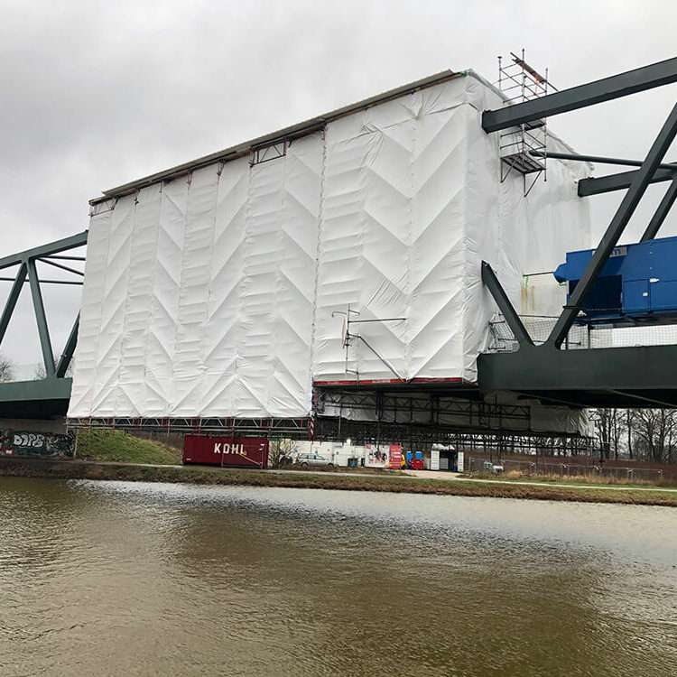 Referenzprojekt: Ingenieure Tomshöfer & Partner (Hängegerüst mit Wetterschutzeinhausung in Modulbauweise)