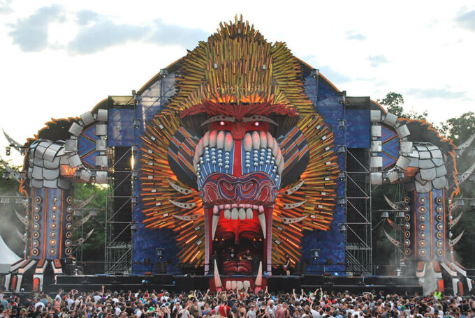 Referenzprojekt: Ingenieure Tomshöfer & Partner (Kulissengerüst, Raumgerüstkonstruktion, Modulbauweise, Eventbereich)