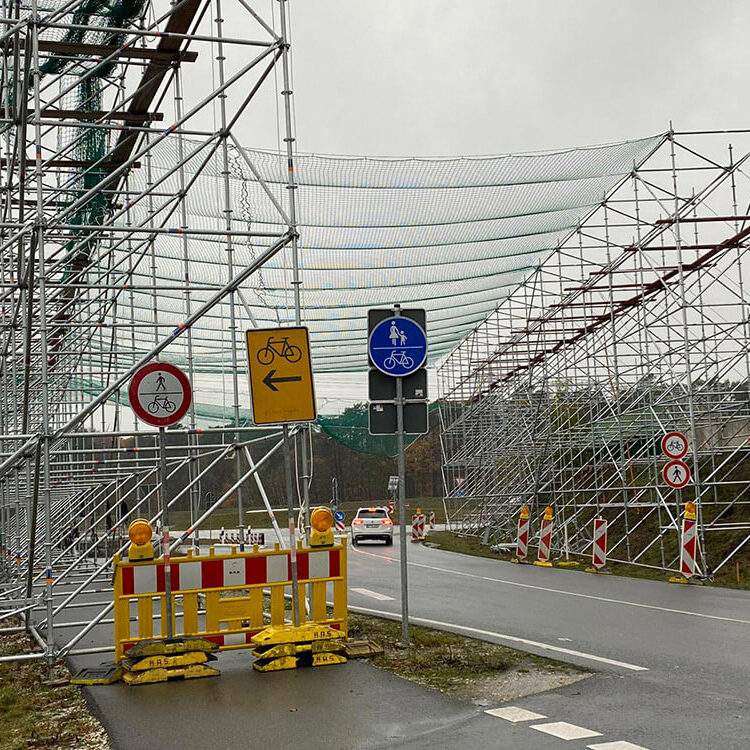 Referenzprojekt: Ingenieure Tomshöfer & Partner (Freistehendes Schutzgerüst in Modulbauweise)